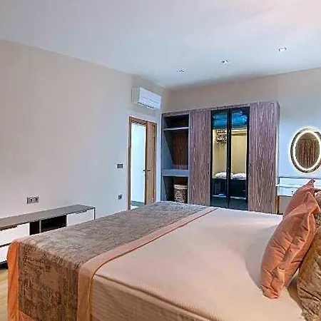 Апарт-отель Sealife Royal 4*